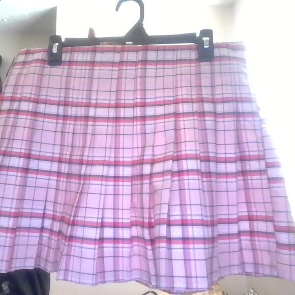 2 pleated skirts - Picture 1 of 4